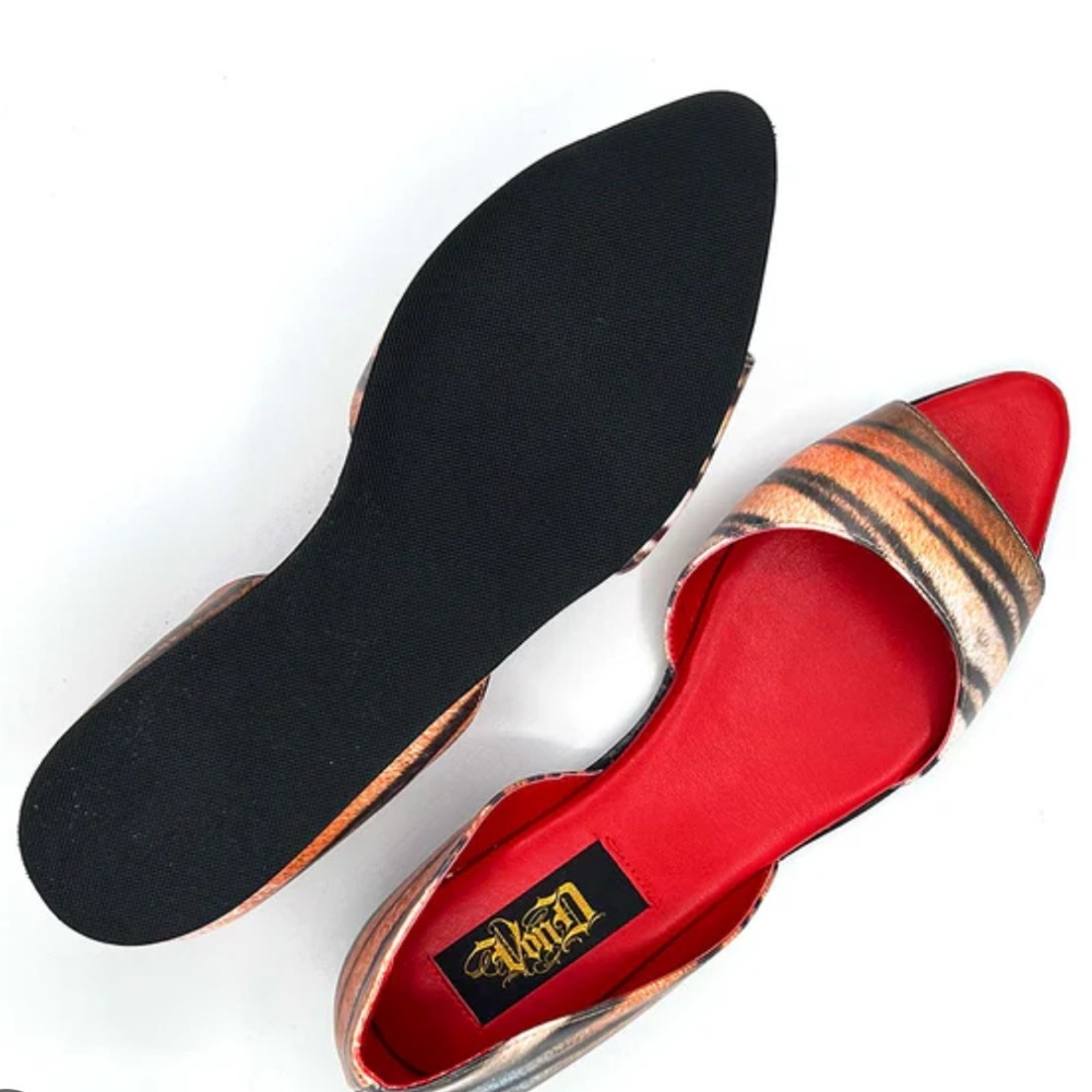 Von D Red and Black Flat Sandals